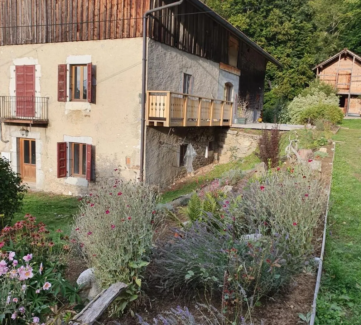 Villa Grande Maison Savoyarde Ensoleillee Villard-sur-Boege