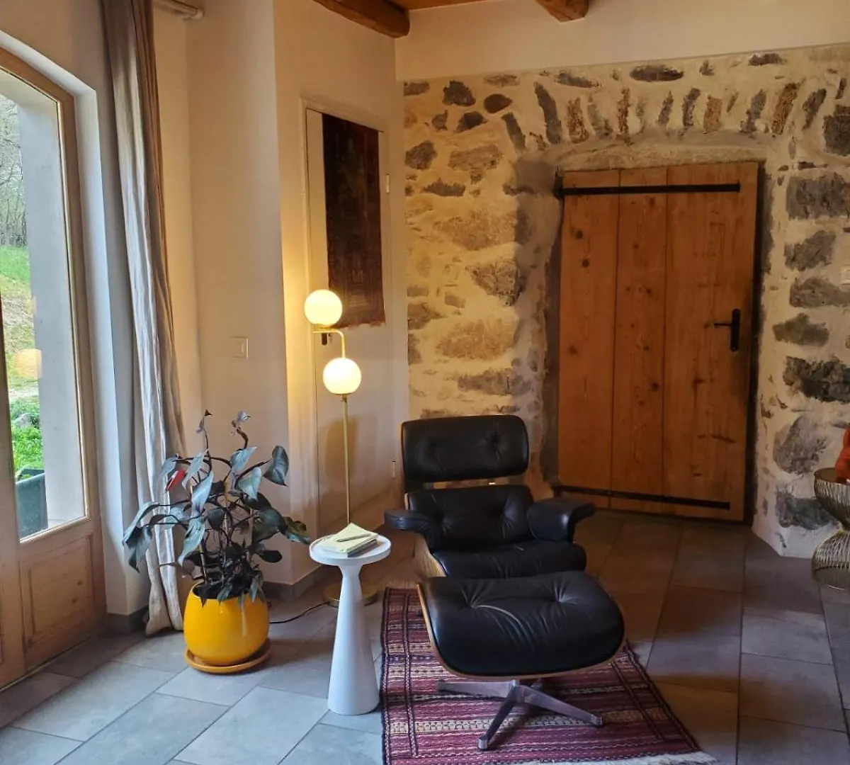 Grande Maison Savoyarde Ensoleillee Villard-sur-Boege France